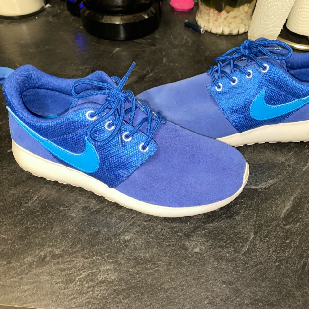 Boy’s Nike Roche size 4.5 NWOT